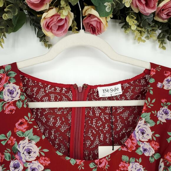 Love Sadie Red Ditsy Floral Short Sleeve Fit and Flare Dress Medium NWT - Picture 5 of 12
